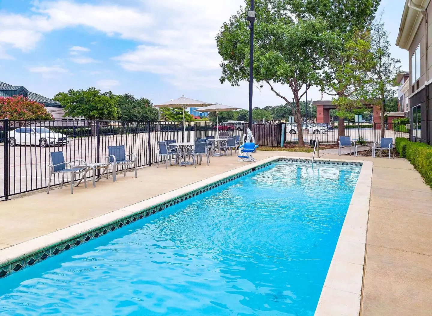 La Quinta Inn & Suites Dallas Las Colinas OUTDOOR_POOL