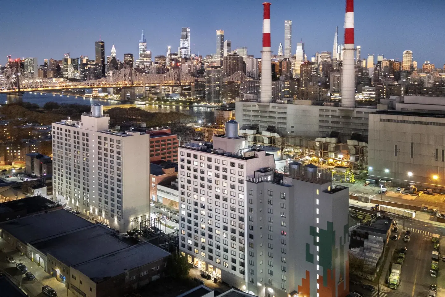 DoubleTree by Hilton Long Island City New York EXTERIOR