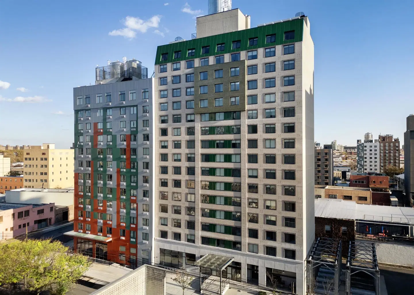 DoubleTree by Hilton Long Island City New York EXTERIOR