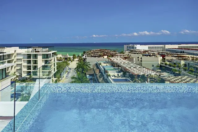 The Reef 28 EXTERIOR