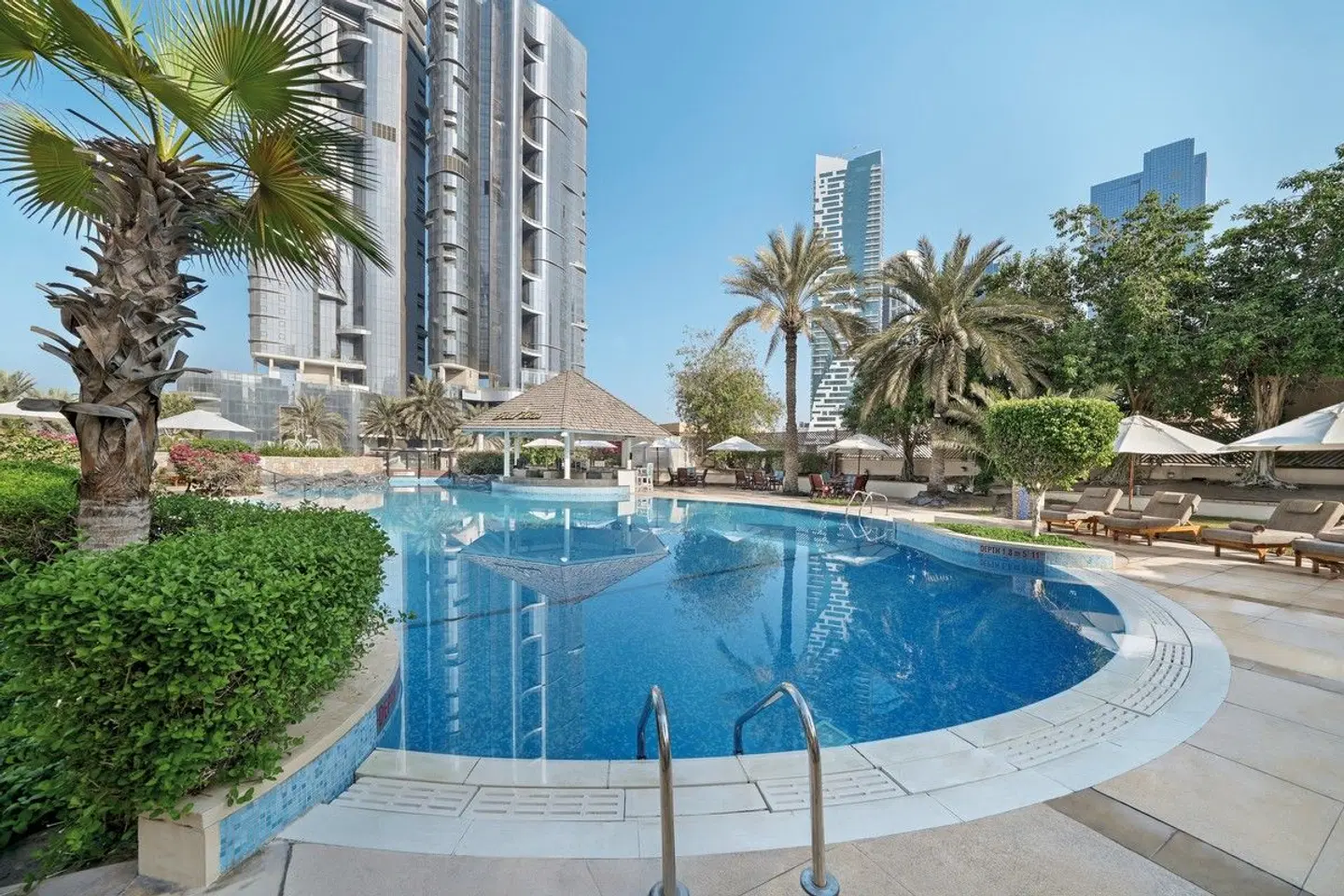 Sheraton Abu Dhabi Hotel & Resort OUTDOOR_POOL