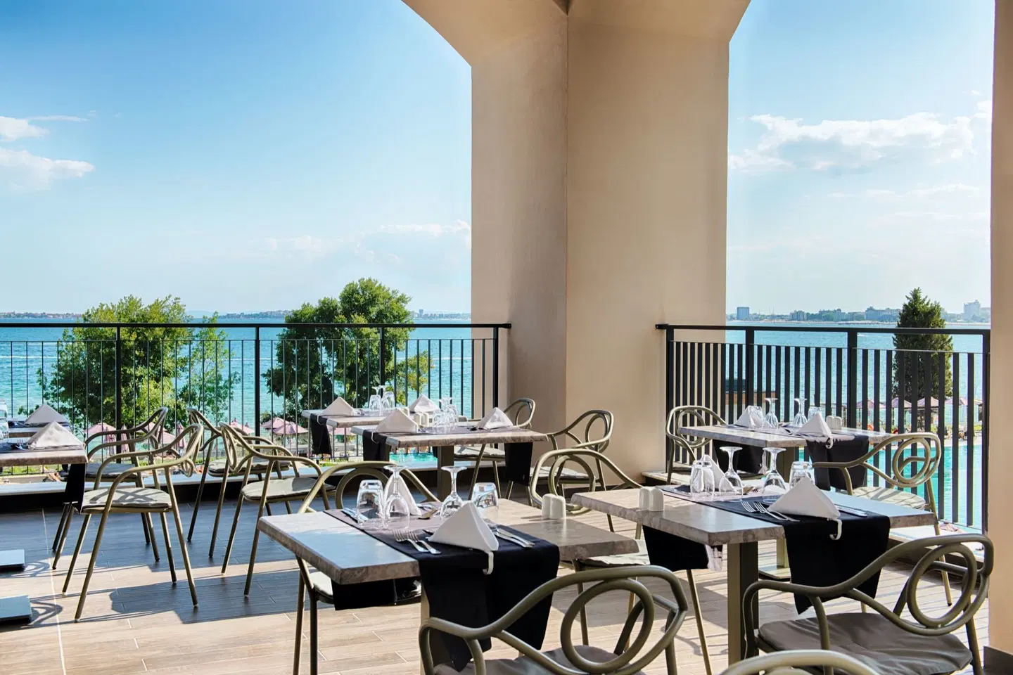 Secrets Sunny Beach Resort Terrasse