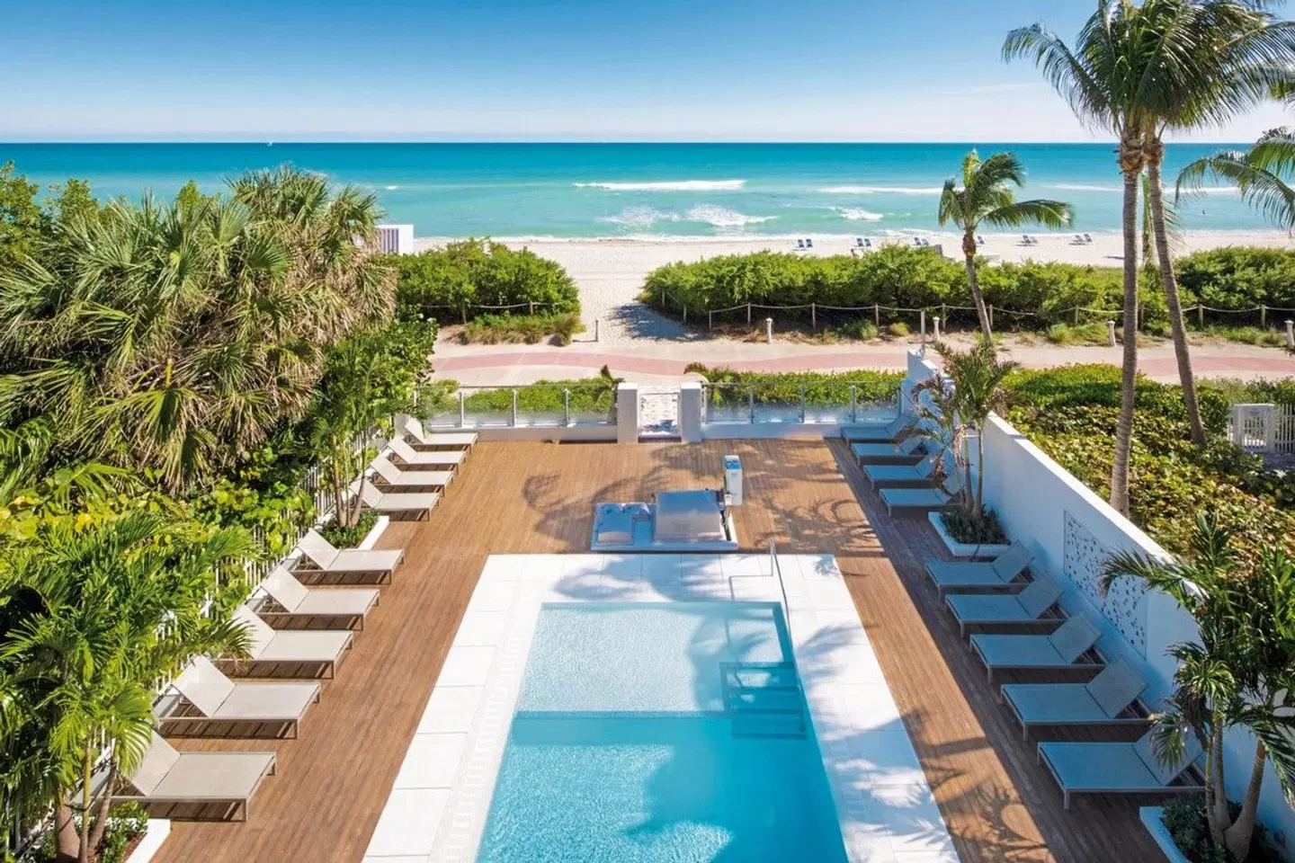 MB Hotel, Trademark Collection by Wyndham OUTDOOR_POOL