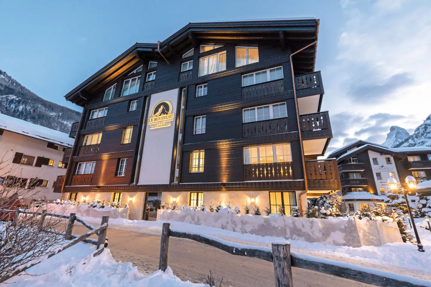 Le Mirabeau Resort & Spa EXTERIOR