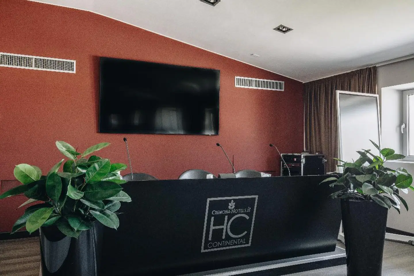 Cremona Hotels Continental LOUNGE_LOBBY