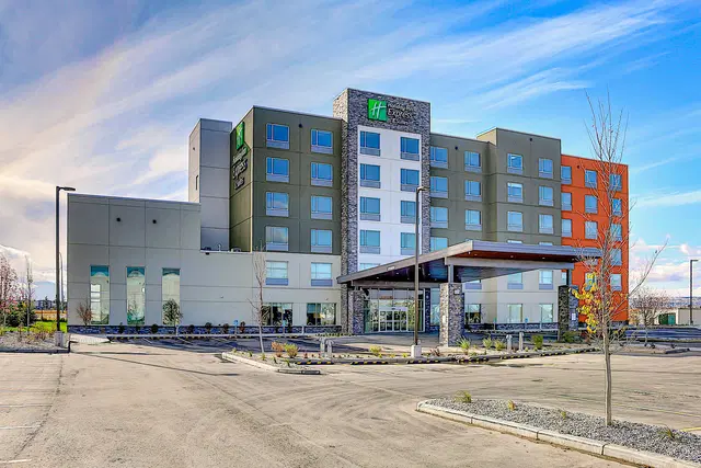 Holiday Inn Express & Suites Calgary Airport Trail NE EXTERIOR