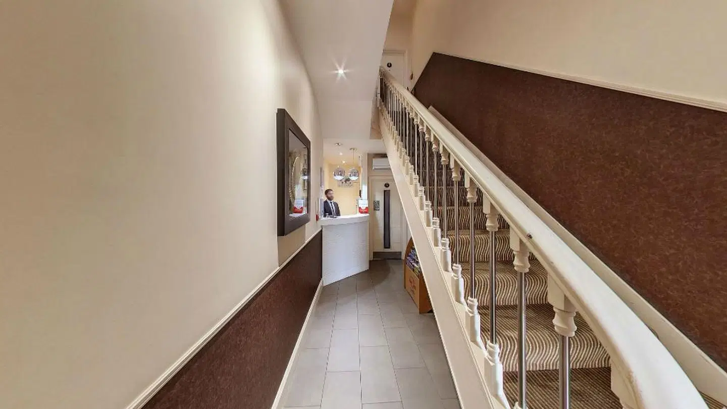 Simply Rooms & Suites LOUNGE_LOBBY