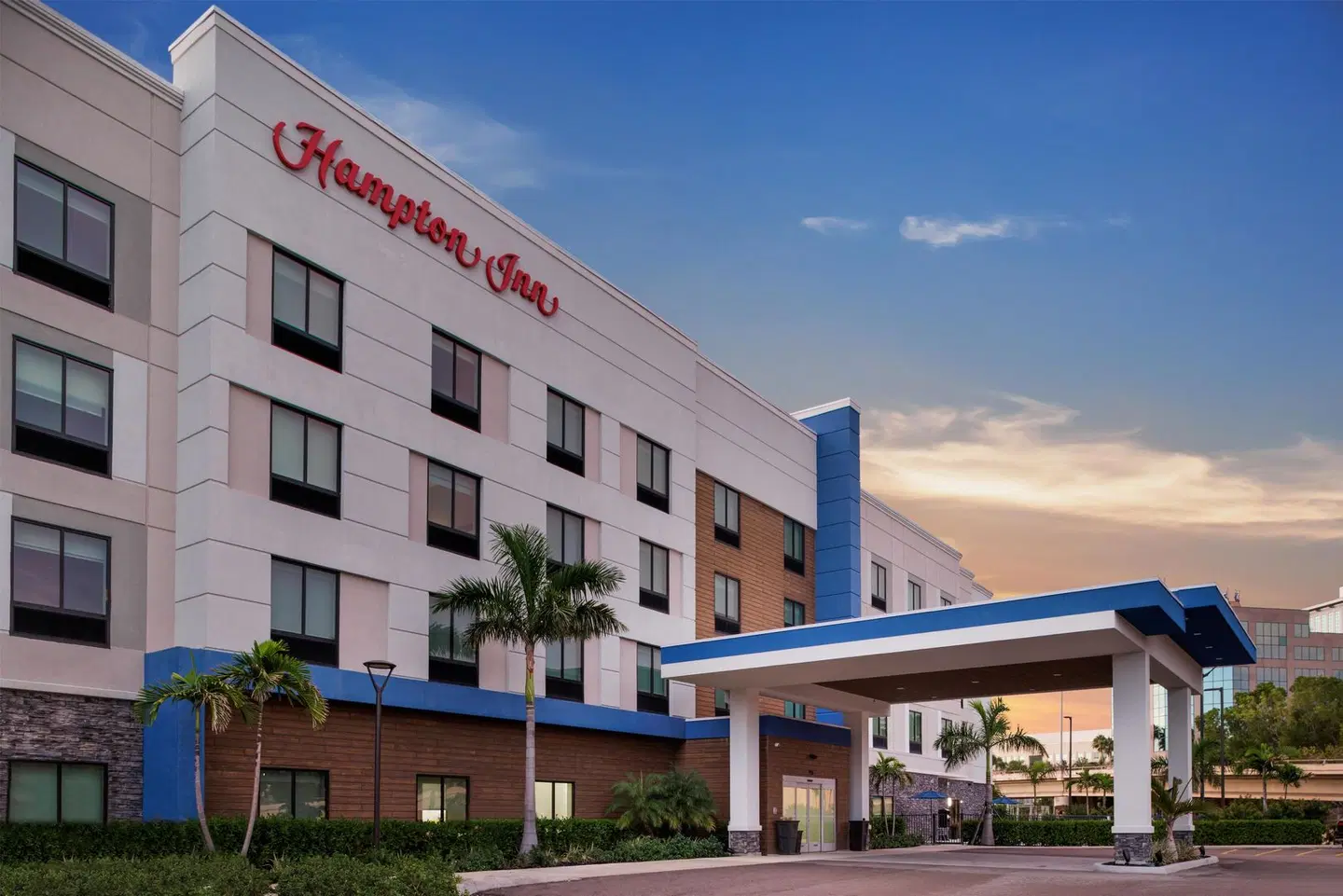 Hampton Inn Fort Myers Downtown EXTERIOR