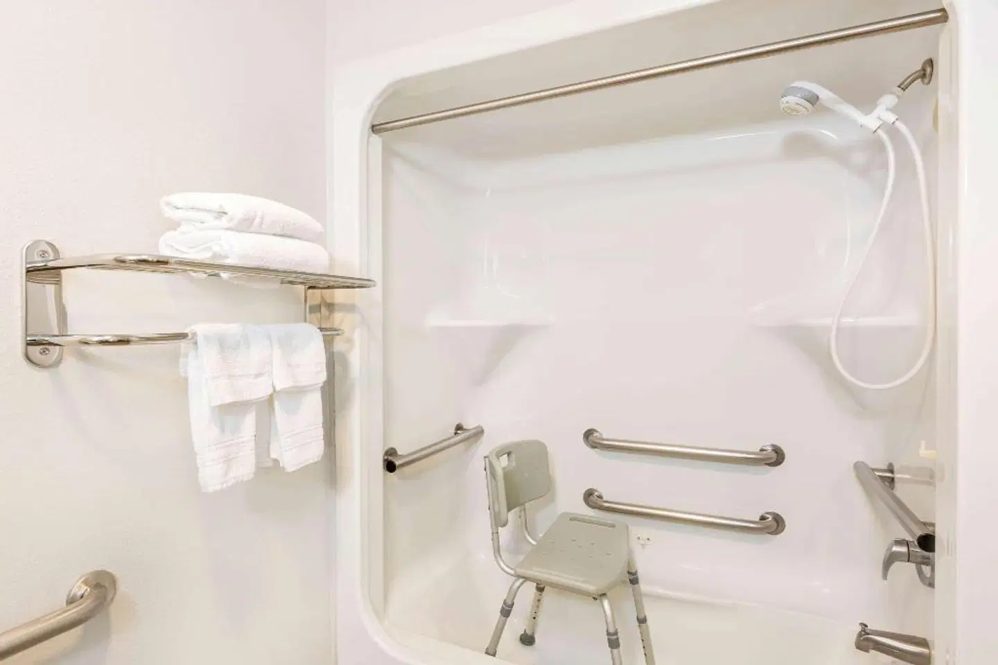 Wingate by Wyndham Goodlettsville Badezimmer