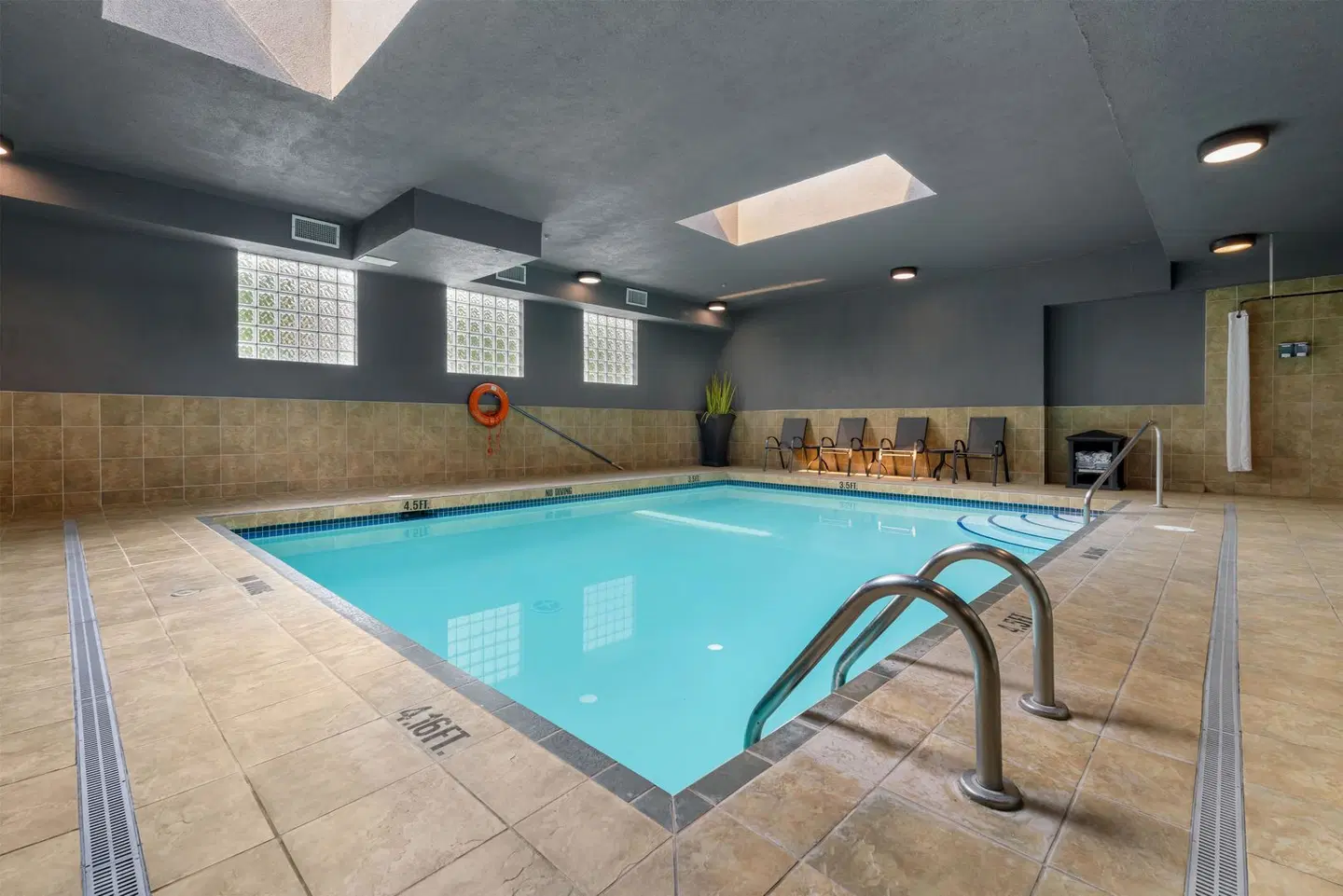 Best Western King George Inn & Suites Hallenbad