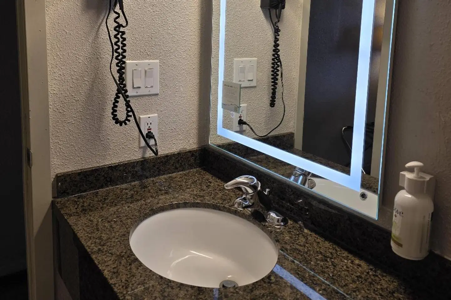 Super 8 by Wyndham Swift Current Badezimmer