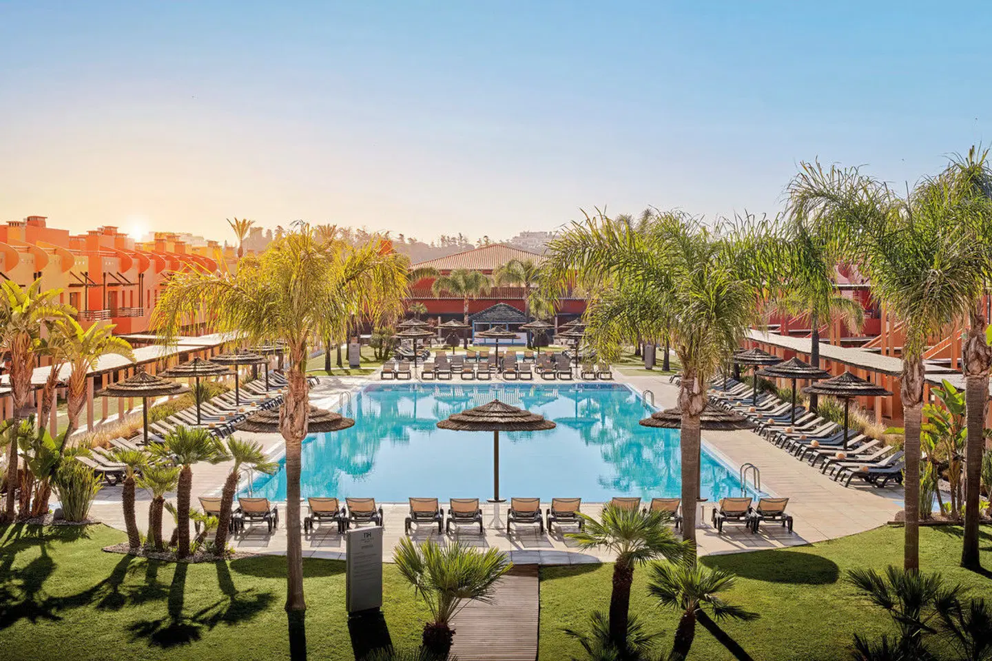 NH Marina Portimão Resort OUTDOOR_POOL