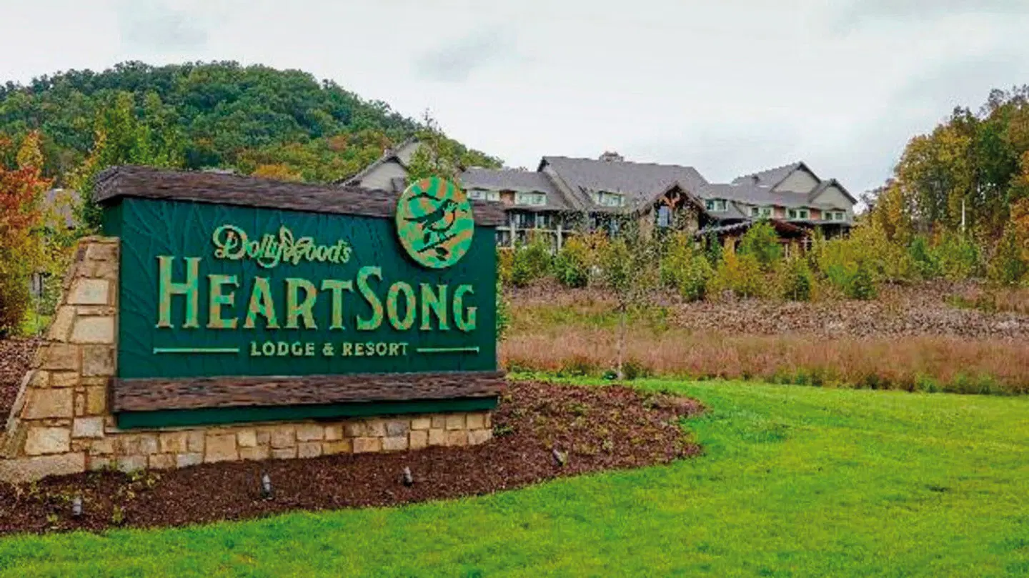 Dollywood's HeartSong Lodge & Resort EXTERIOR
