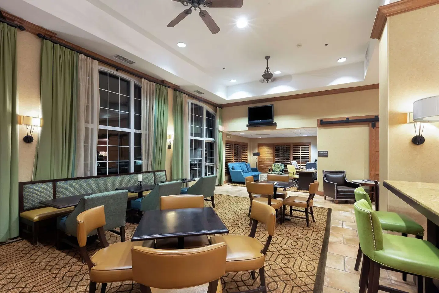 Hampton Inn & Suites Austin-Airport Bar