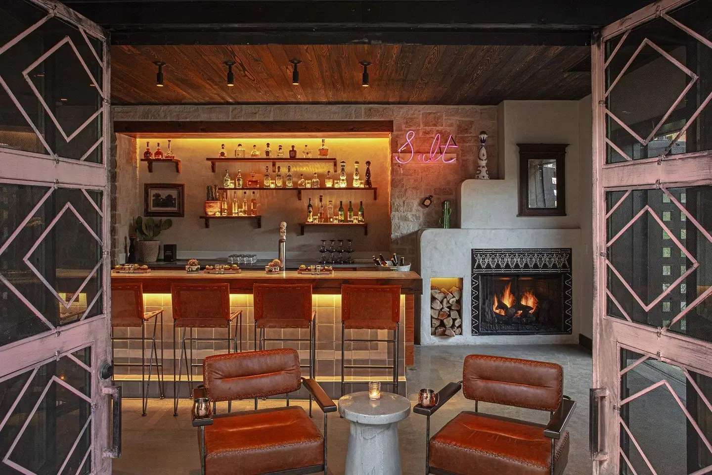 Texican Court, by Valencia Hotel Group Bar