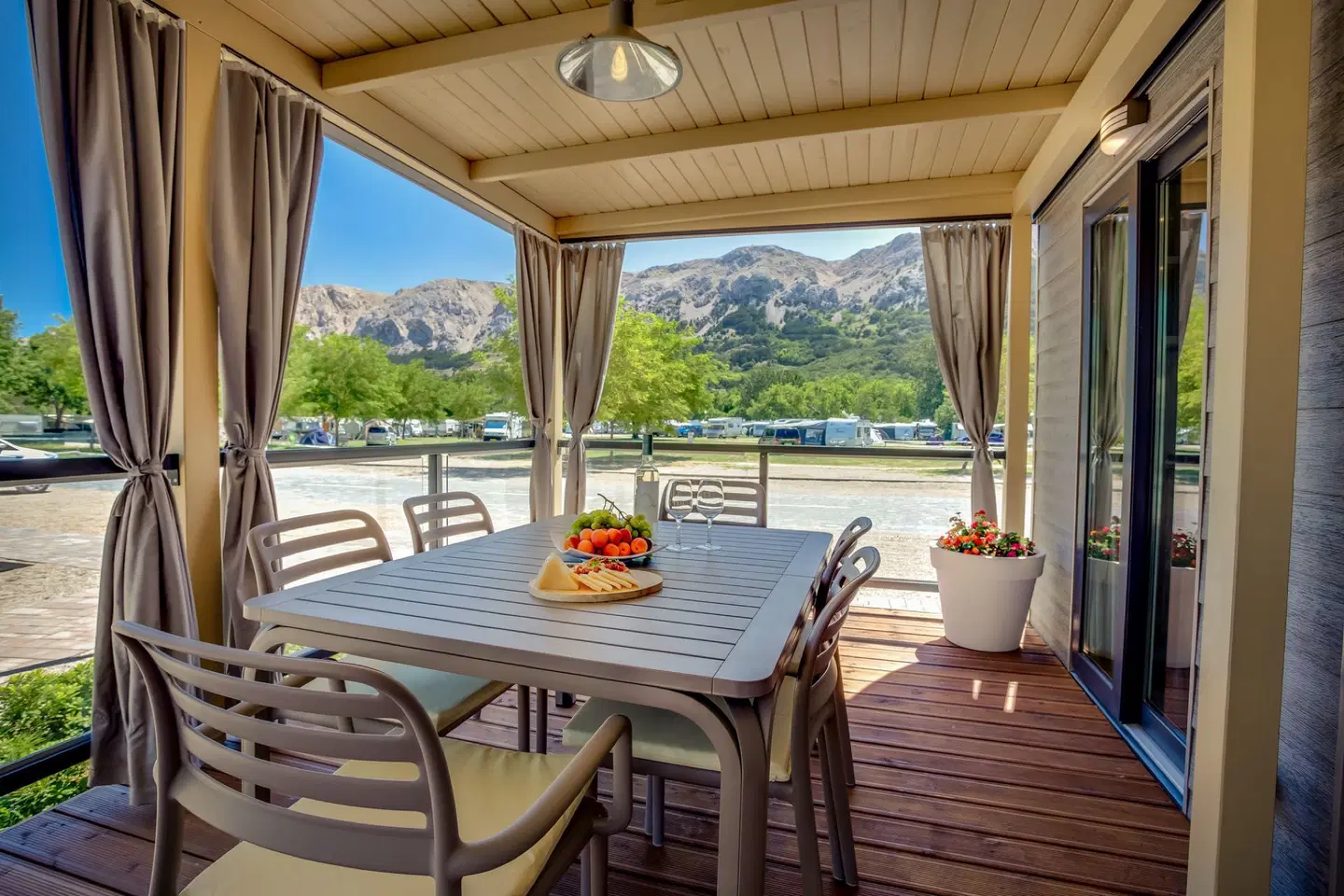 Valamar Camping Baska (ex Baska Beach Camping Resort) Terrasse