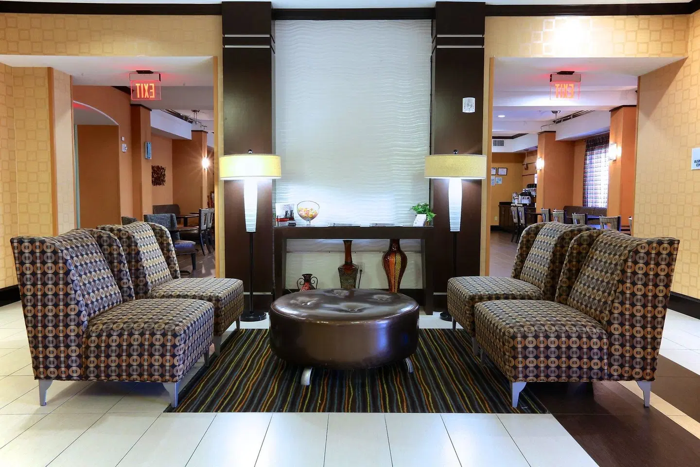 Holiday Inn Express & Suites Dallas W - I-30 Cockrell Hill LOUNGE_LOBBY