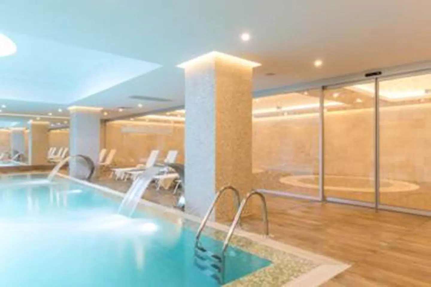 Boyalik Beach Hotel & Spa Thermal Resort Hallenbad