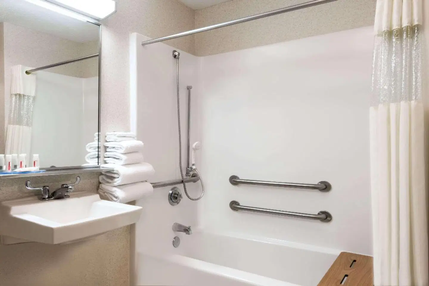 Baymont by Wyndham Columbus/Rickenbacker Badezimmer