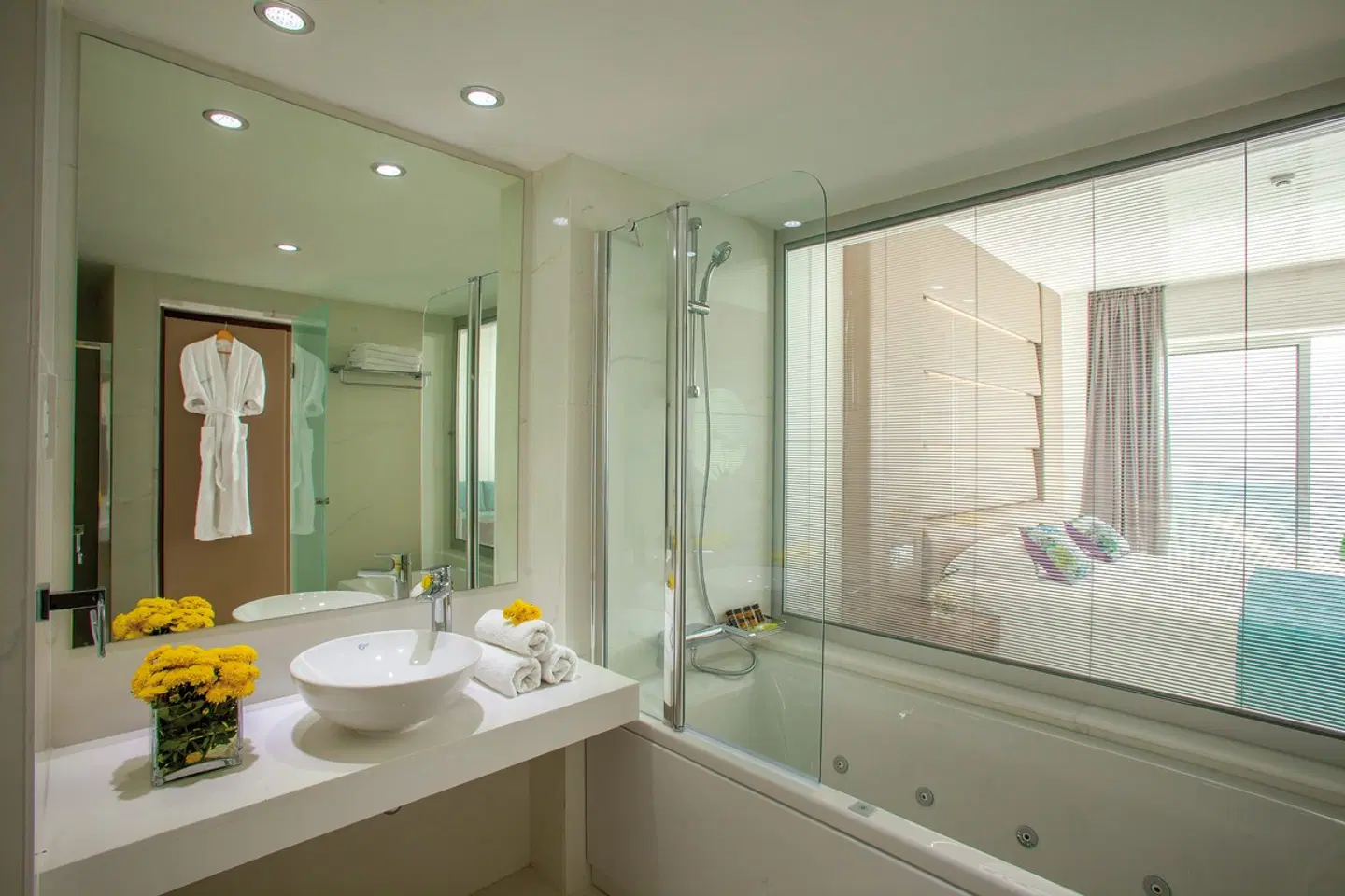 King Evelthon Beach Hotel & Resort Badezimmer