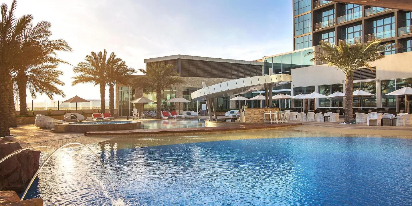 Yas Plaza Marina OUTDOOR_POOL