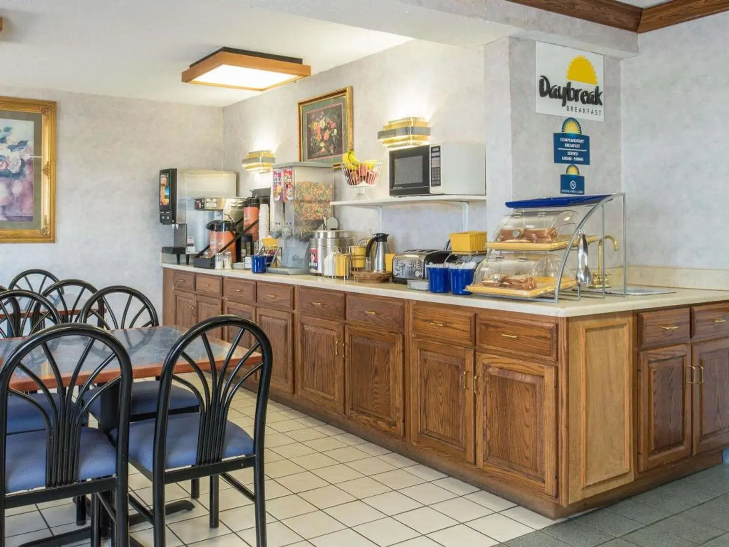 Days Inn by Wyndham Pontoon Beach Bar