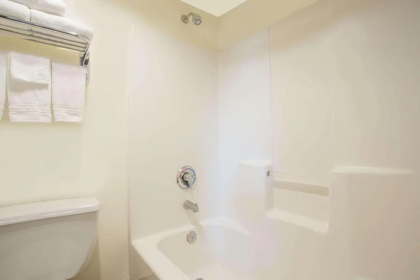 Days Inn by Wyndham Seattle Aurora Badezimmer