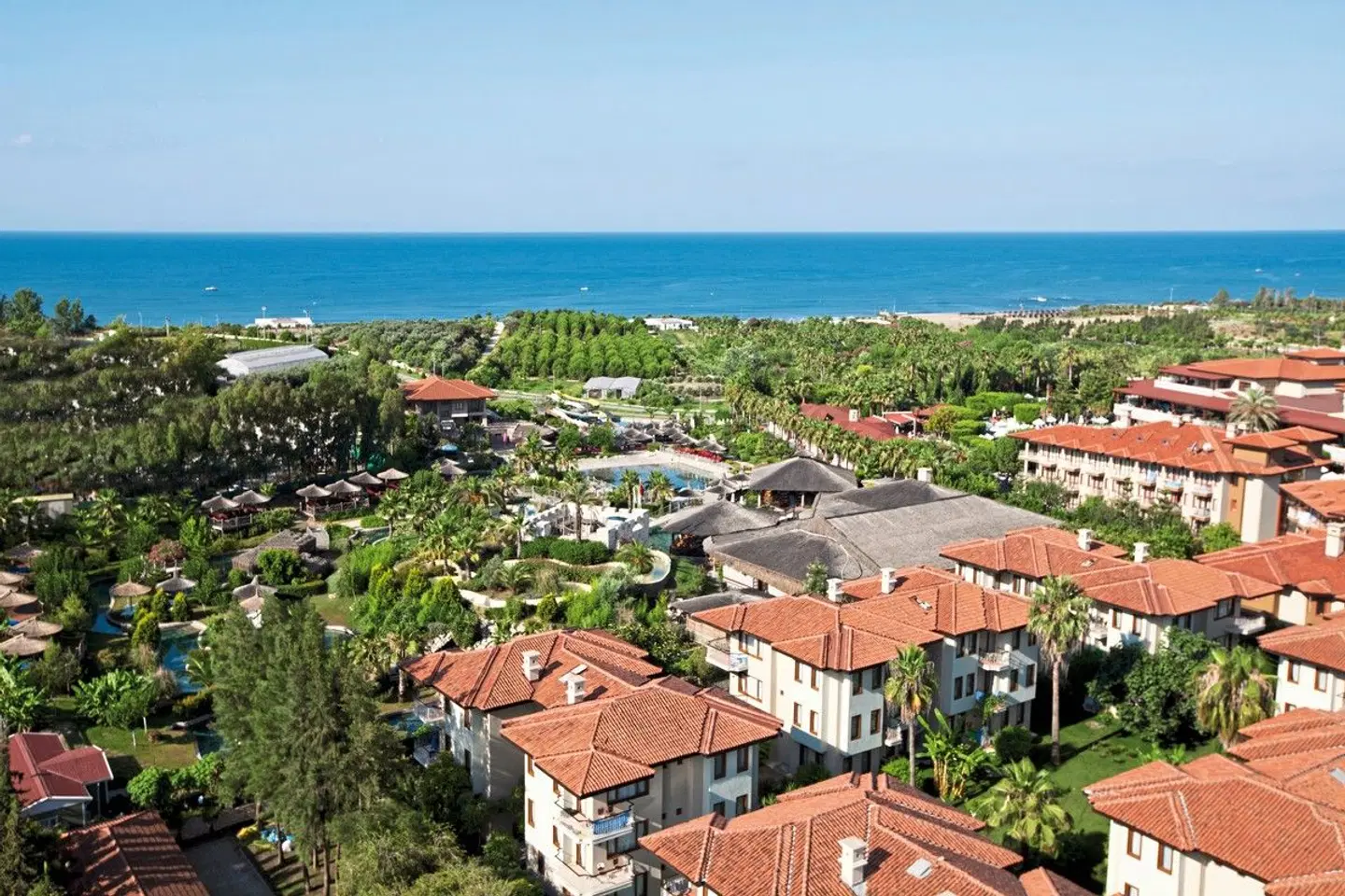 Club Grand Side EXTERIOR