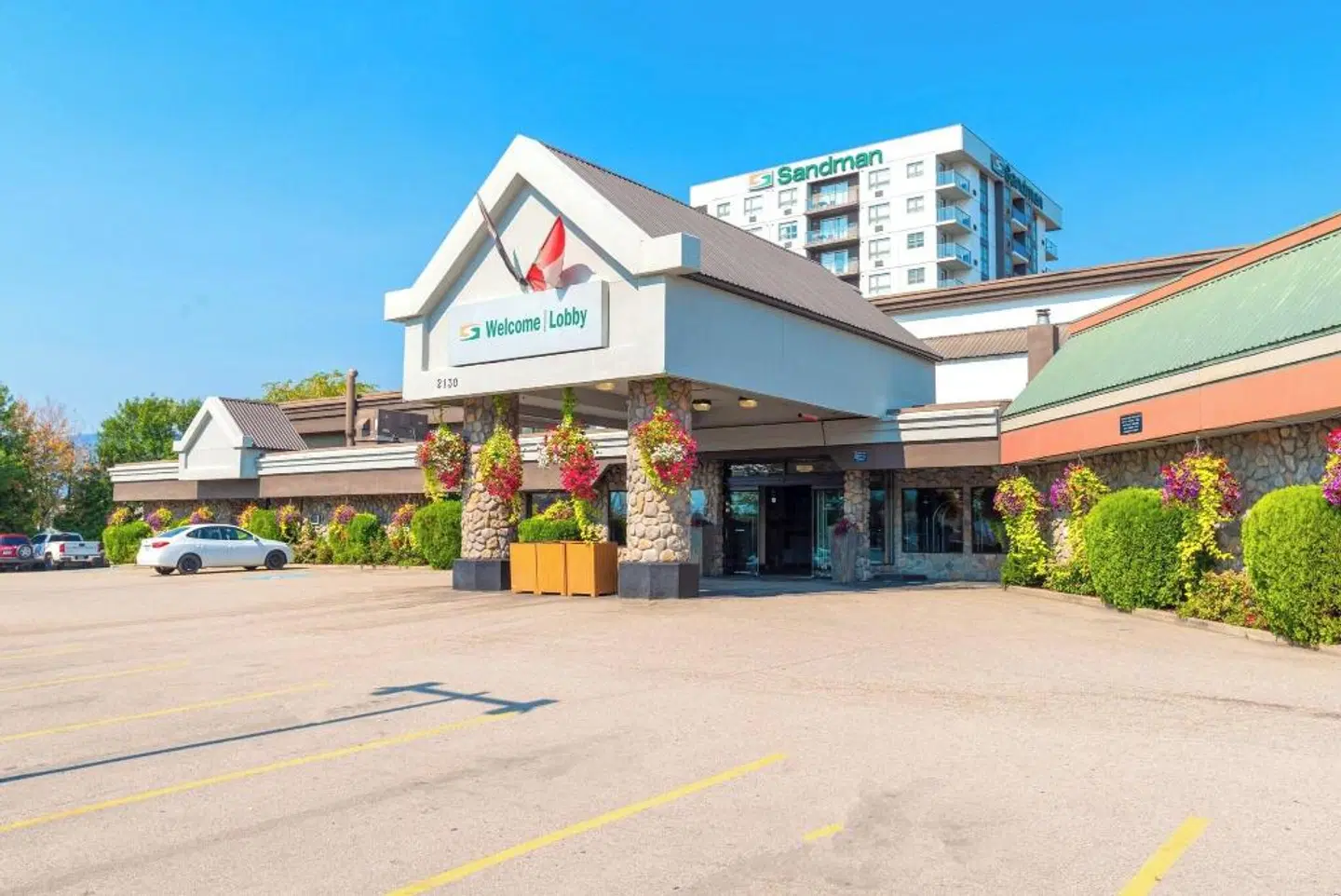 Sandman Hotel & Suites Kelowna EXTERIOR