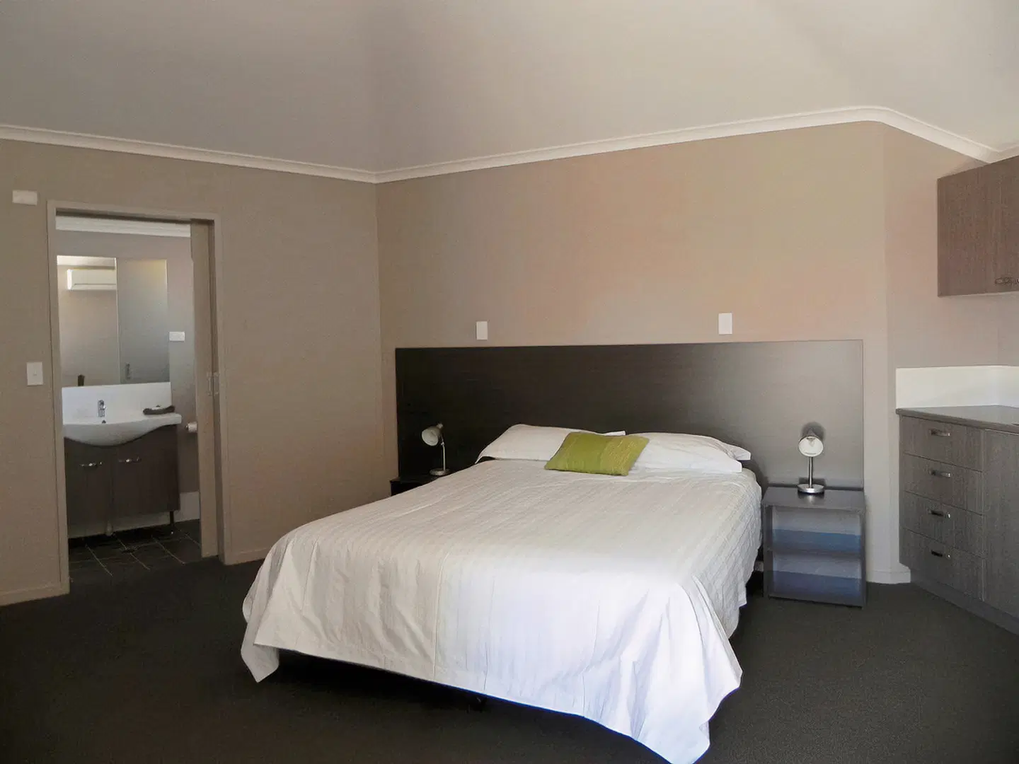 Bluestone Motor Inn ROOM_EXAMPLE