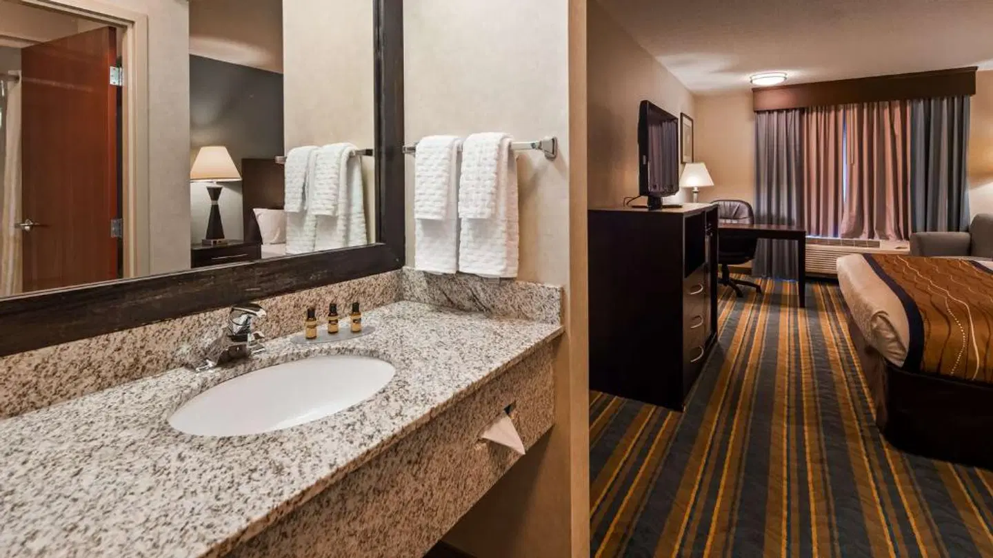 Best Western Plus Berkshire Hills Inn & Suites Badezimmer