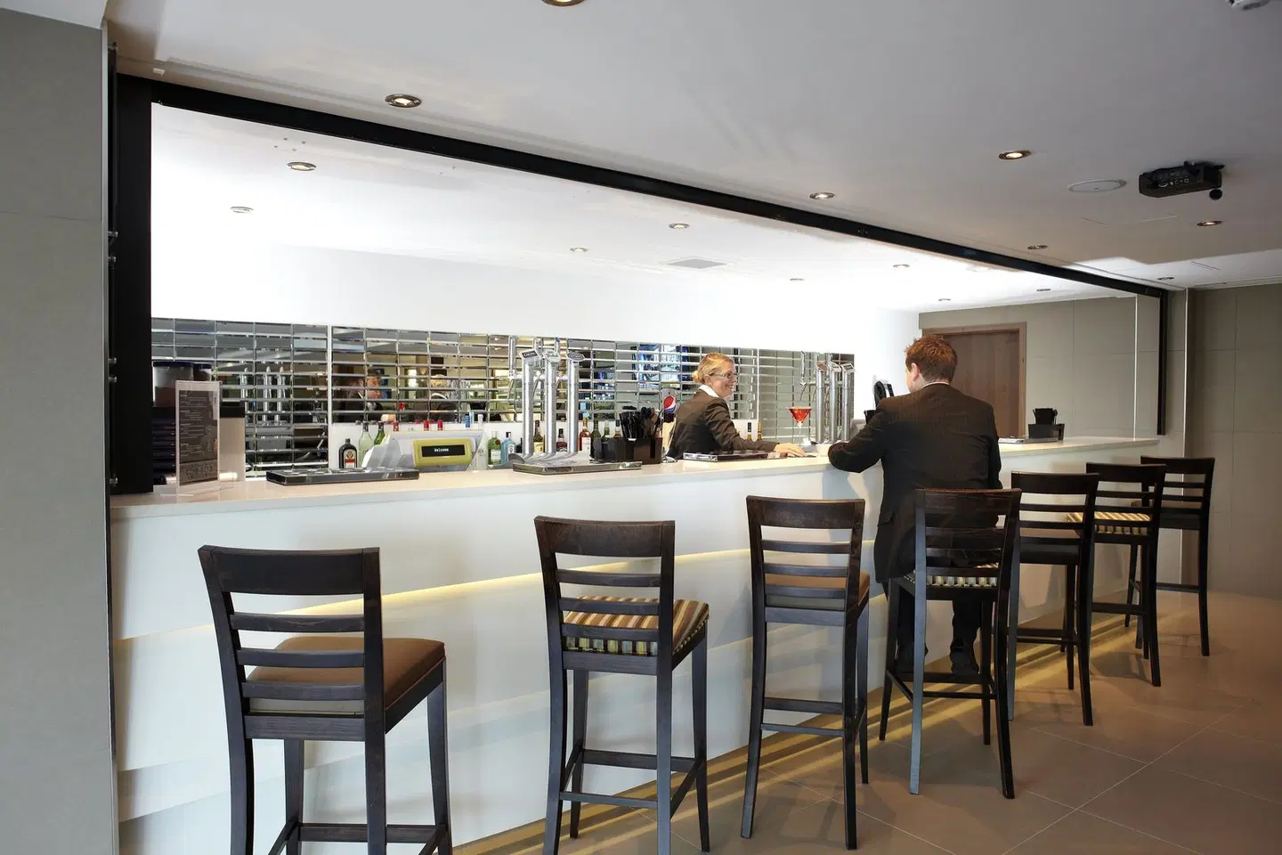 Holiday Inn Bristol City Centre Bar