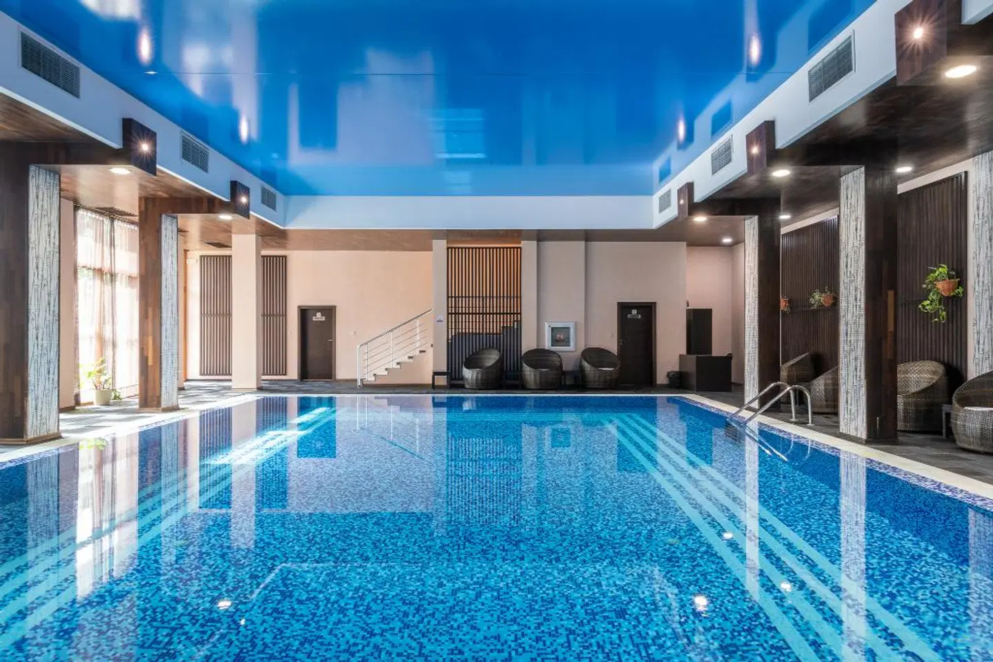 Garden of Eden Complex Hallenbad