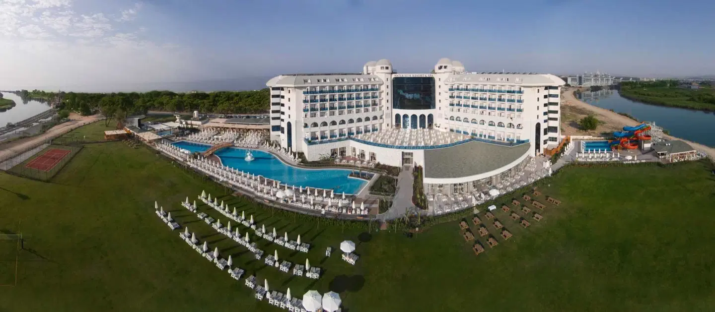 Water Side Resort EXTERIOR