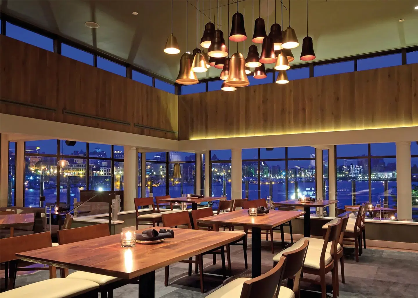 Delta Hotels by Marriott Victoria Ocean Pointe Resort Bar