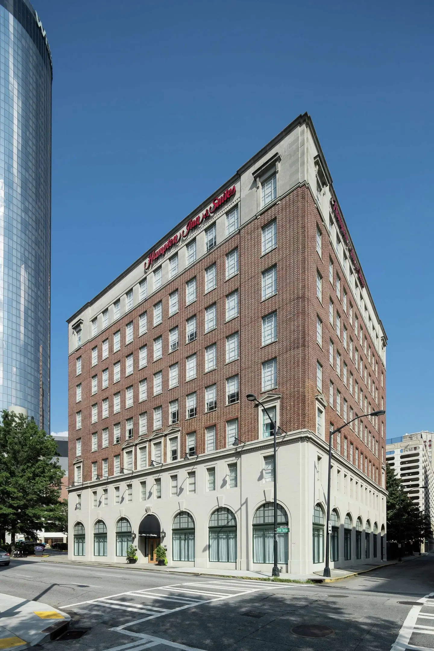 Hampton Inn & Suites Atlanta-Downtown EXTERIOR