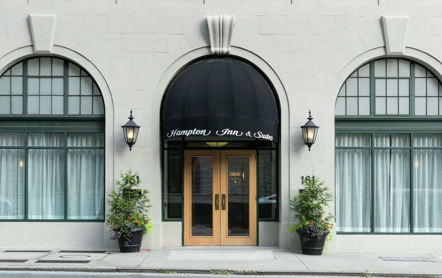 Hampton Inn & Suites Atlanta-Downtown EXTERIOR