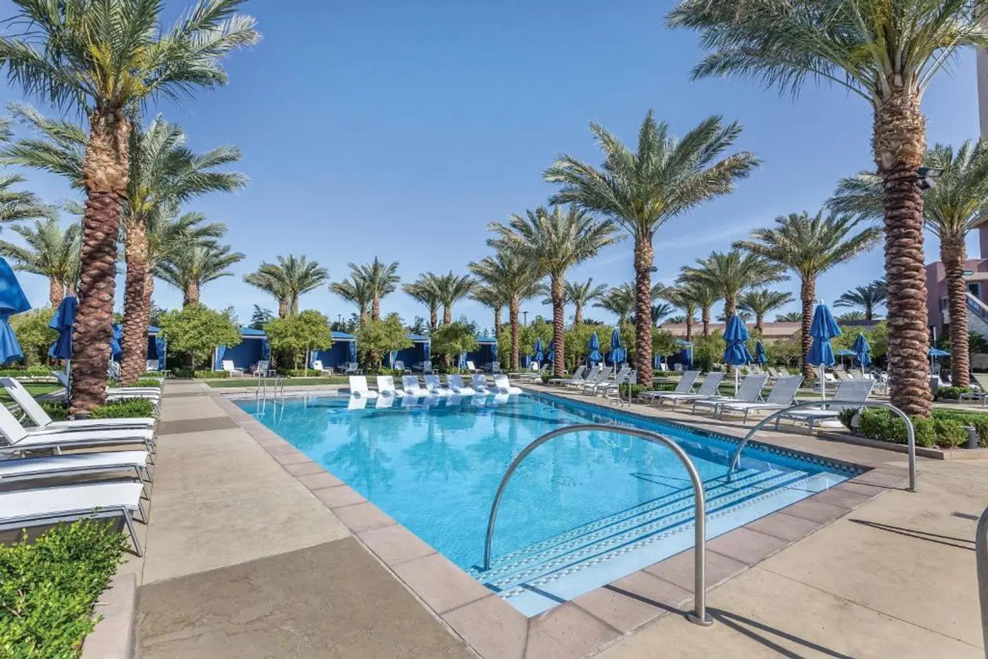 Wyndham Desert Blue OUTDOOR_POOL