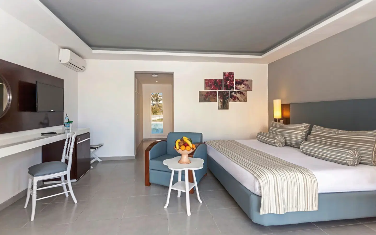 Cesar Thalasso ROOM_EXAMPLE