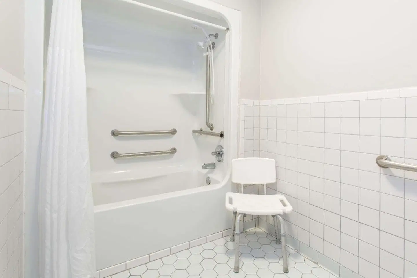 Days Inn by Wyndham Valdosta at Rainwater Conference Center Badezimmer