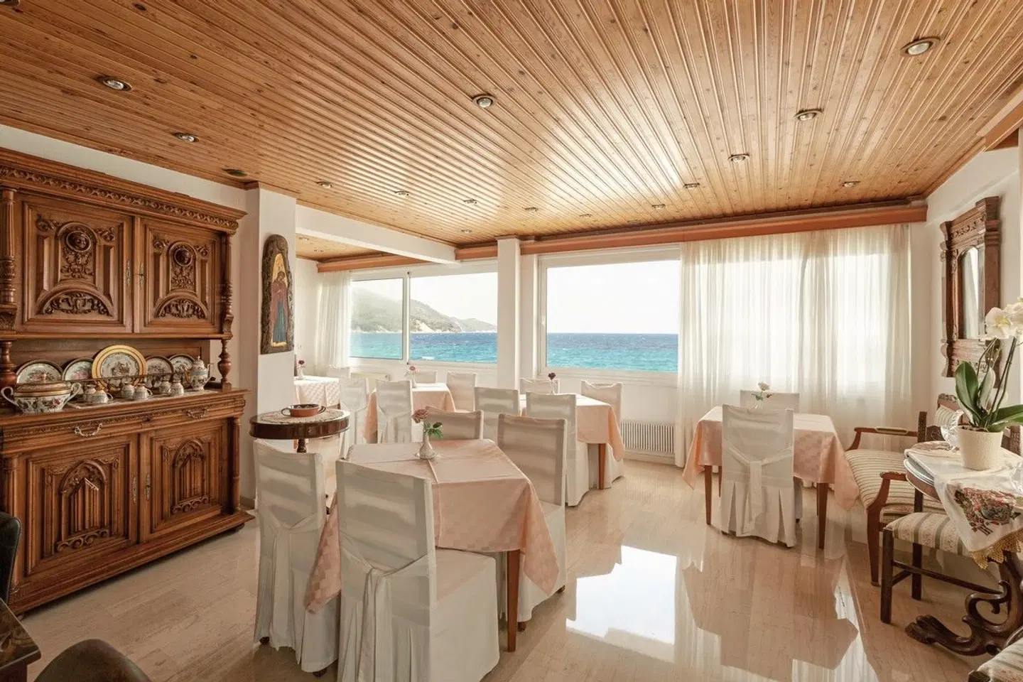 Olympia Beach Restaurant