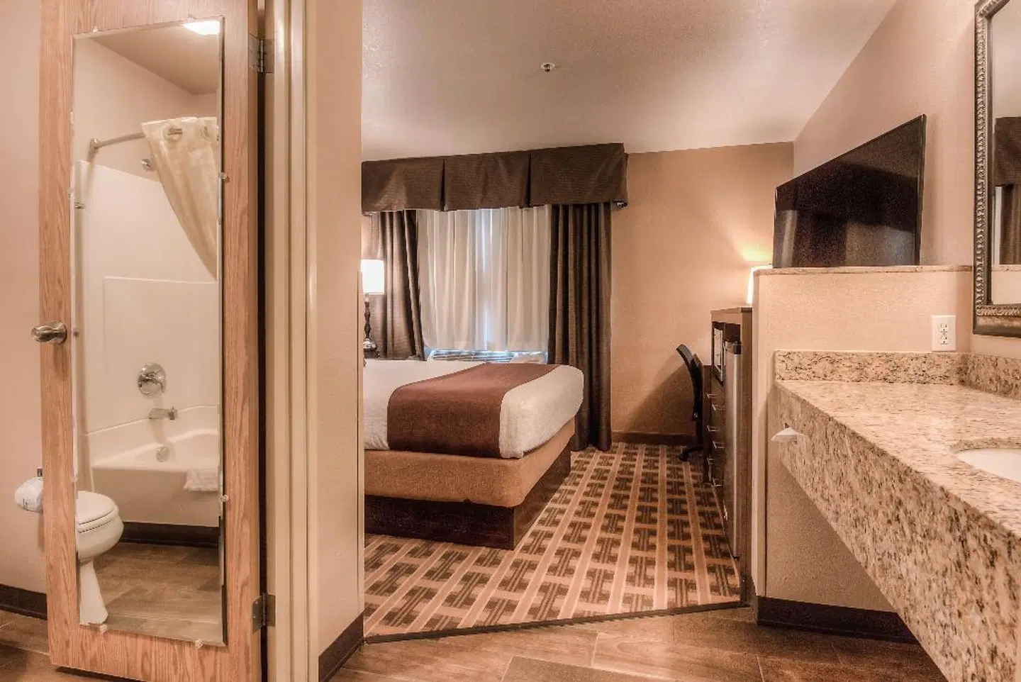 Best Western PLUS Lincoln Inn ROOM_EXAMPLE