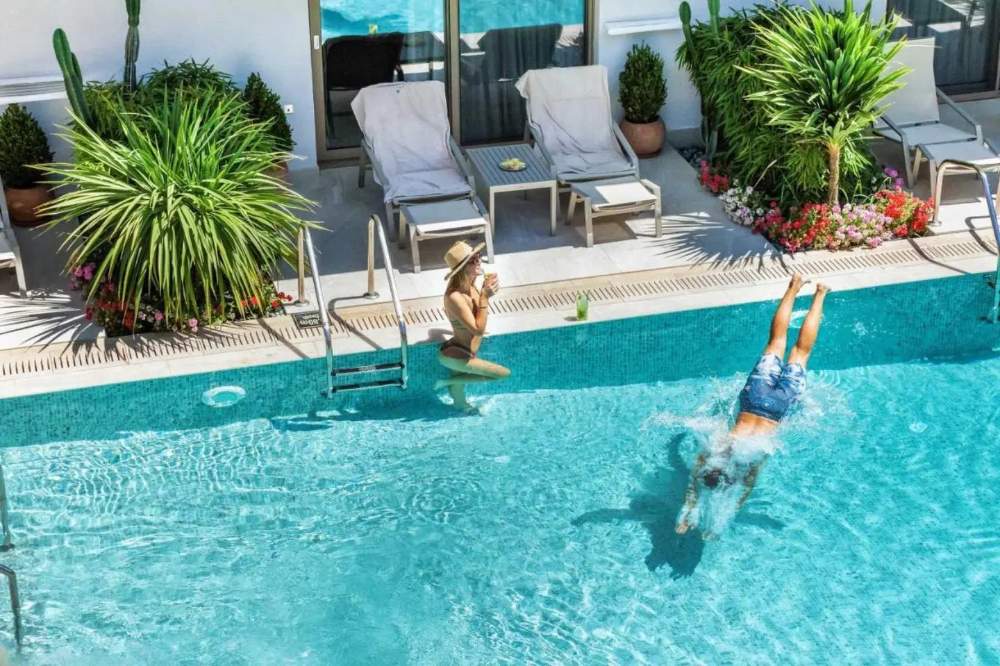 Pefki Deluxe Residences OUTDOOR_POOL