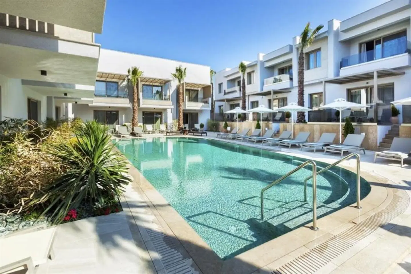 Pefki Deluxe Residences OUTDOOR_POOL