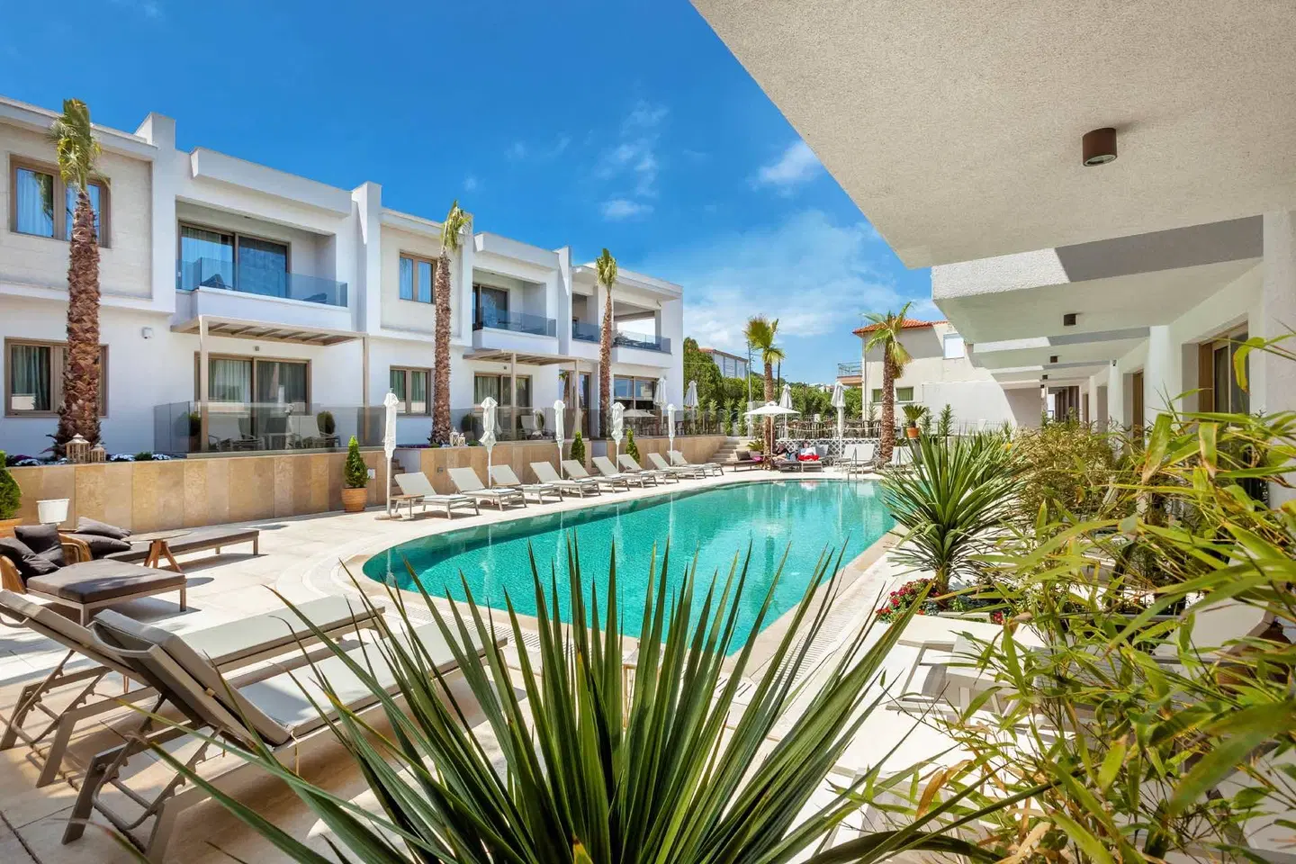 Pefki Deluxe Residences OUTDOOR_POOL