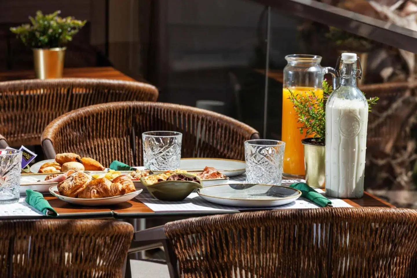 Pefki Deluxe Residences Restaurant