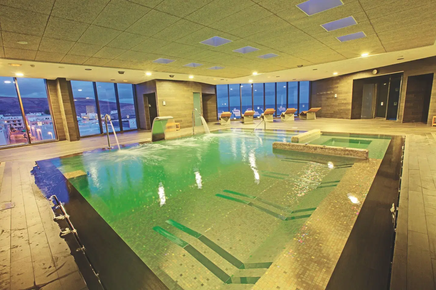 R2 Romantic Fantasia Dream Hallenbad