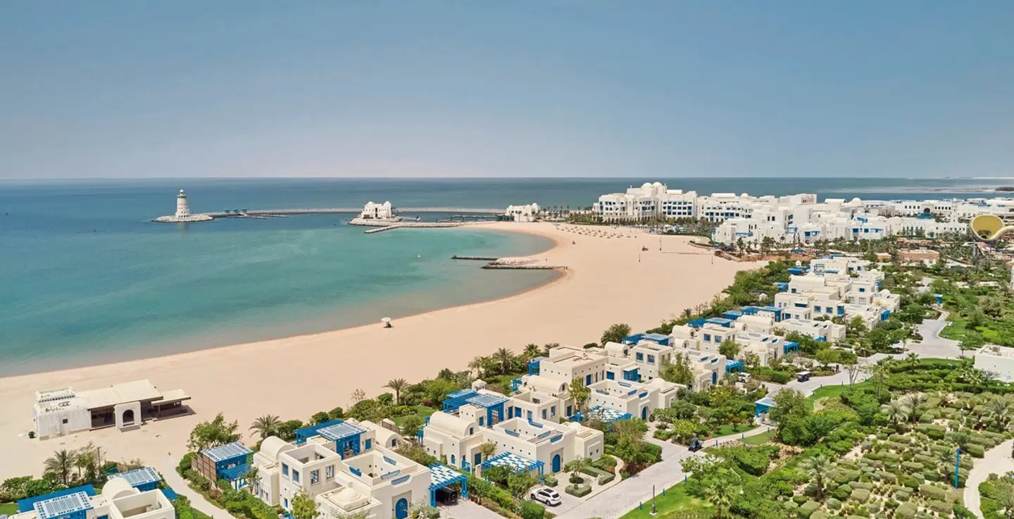 Hilton Salwa Beach Resort & Villas Strand