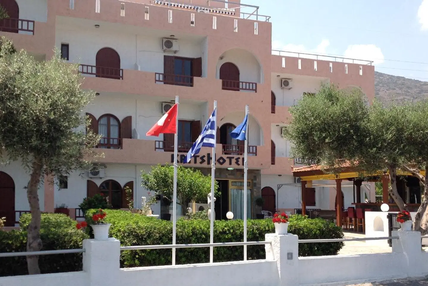 Krits Hotel EXTERIOR