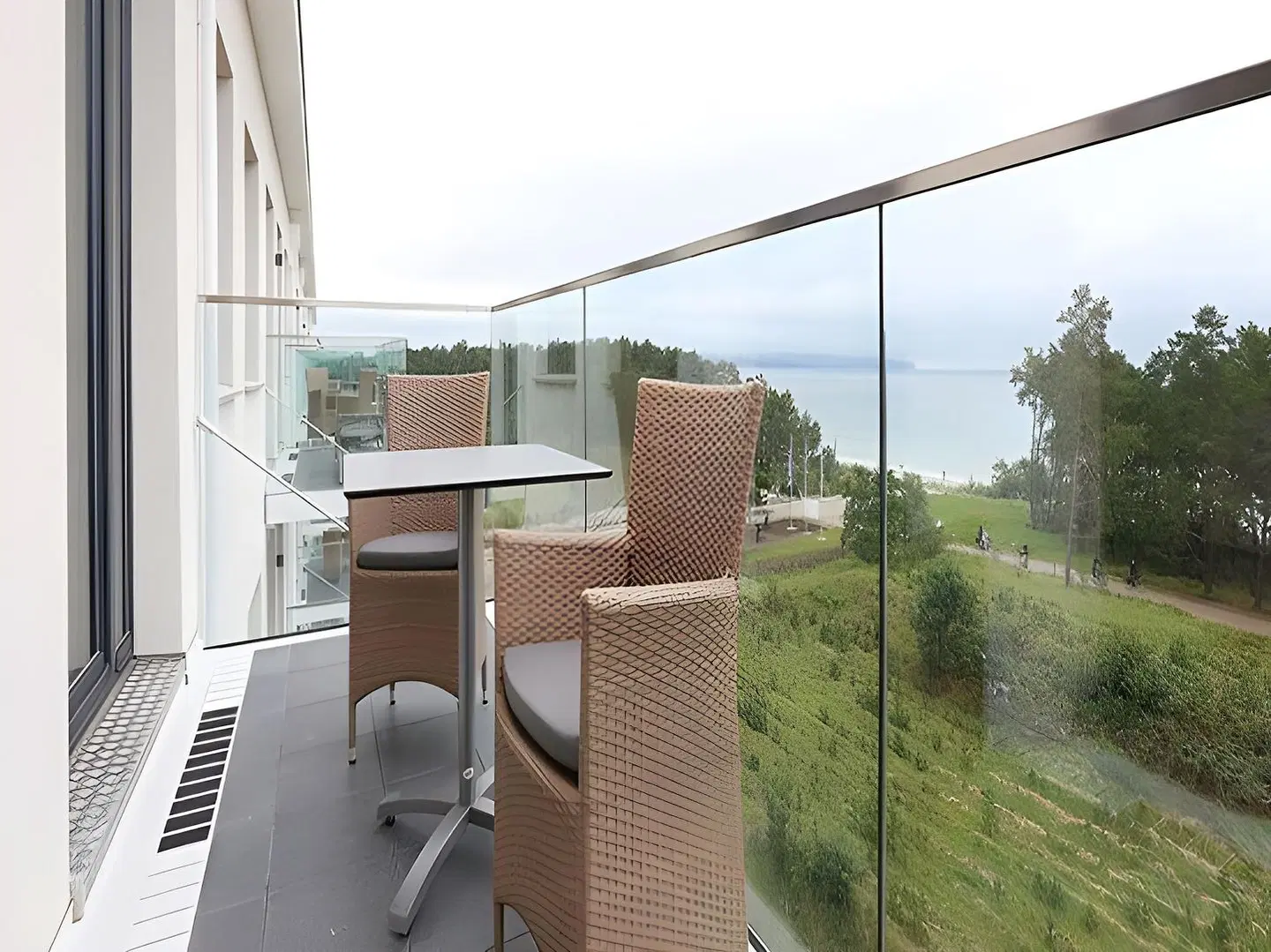 DORMERO Strandhotel Rügen Terrasse